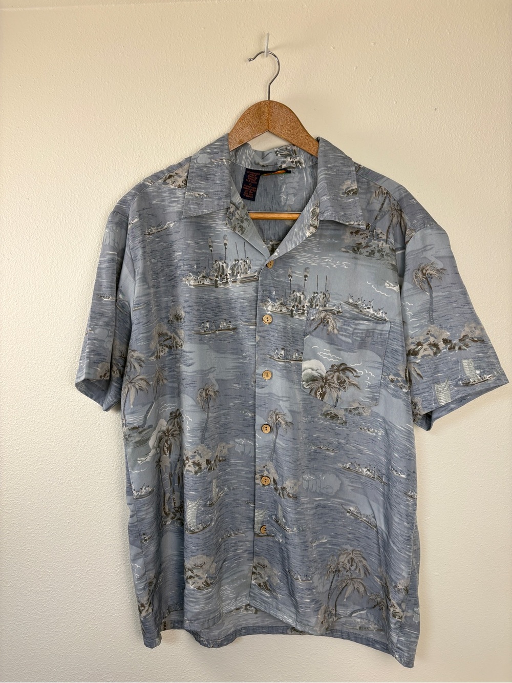Roundy Bay Men's Light Blue Island Print Button-Down Shirt